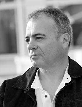 Pierre Le Garrérès en noir & blanc, thérapeute & hypnothérapeute, auteur, compositeur