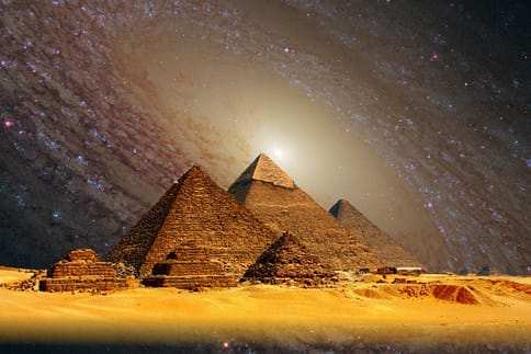 Pyramides pour le Voyage Extraordinaire au Temps des Pyramides